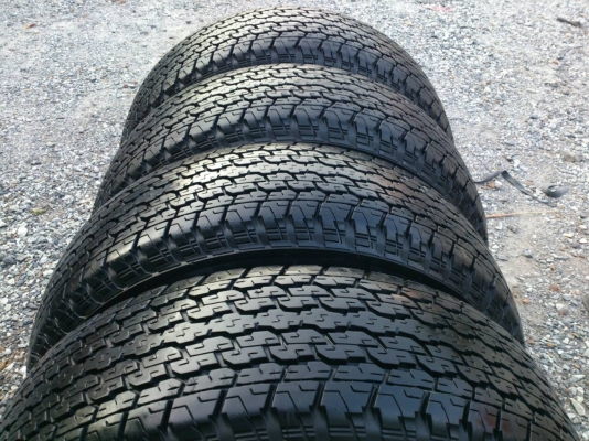 ขายยาง บริดสโตน 255/70R15 ยางปี10 ดอกยางเต็มใข้งานน้อยไม่มีปะสวยๆ จำนวน 1 ชุด