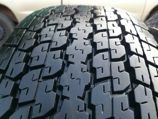 ขายยาง บริดสโตน 255/70R15 ยางปี10 ดอกยางเต็มใข้งานน้อยไม่มีปะสวยๆ จำนวน 1 ชุด