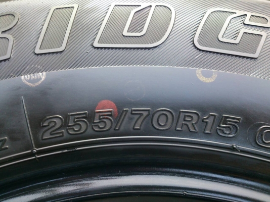 ขายยาง บริดสโตน 255/70R15 ยางปี10 ดอกยางเต็มใข้งานน้อยไม่มีปะสวยๆ จำนวน 1 ชุด