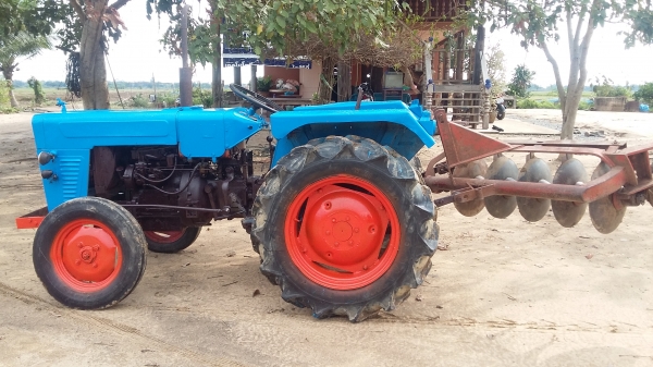 จัดส่ง จ.ปทุมธานี ขอบคุณครับ ขายรถไถแชมป์ 25แรง พร้อมผาน5 พร้อมใช้งาน