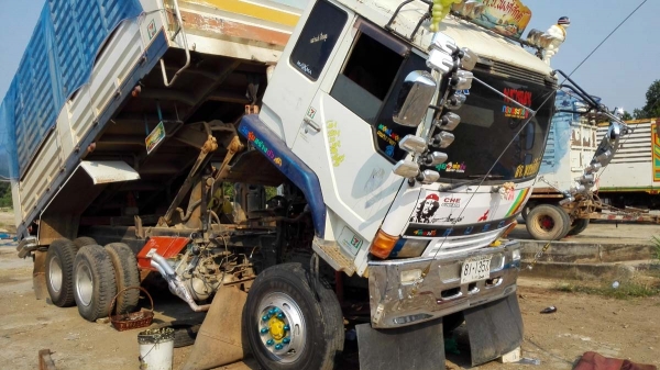 สิบล้อมือสอง/ Mitsubishi FN527M- TF1295/ 220 Bo สวยเต็มพร้อมใช้