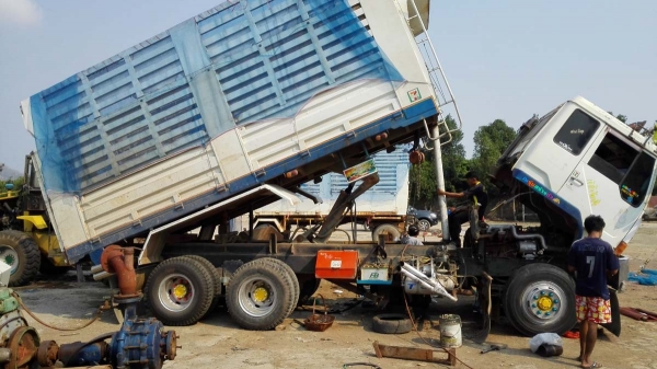 สิบล้อมือสอง/ Mitsubishi FN527M- TF1295/ 220 Bo สวยเต็มพร้อมใช้