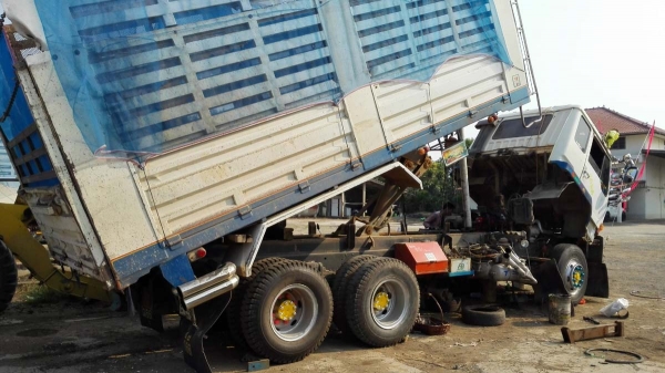 สิบล้อมือสอง/ Mitsubishi FN527M- TF1295/ 220 Bo สวยเต็มพร้อมใช้