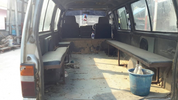 ขายรถตู้นิสสัน จดทะเบียนปี38 เครื่องไม่ติด ขายตามสภาพ