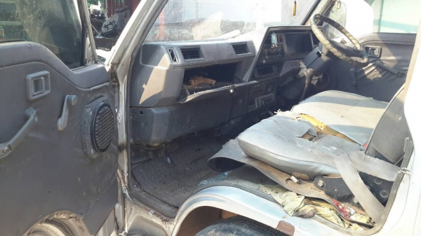 ขายรถตู้นิสสัน จดทะเบียนปี38 เครื่องไม่ติด ขายตามสภาพ