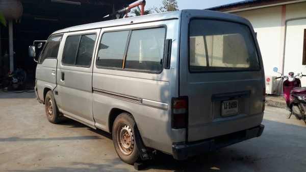 ขายรถตู้นิสสัน จดทะเบียนปี38 เครื่องไม่ติด ขายตามสภาพ