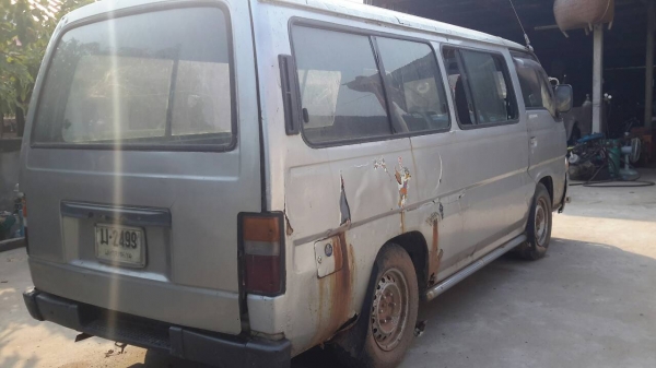 ขายรถตู้นิสสัน จดทะเบียนปี38 เครื่องไม่ติด ขายตามสภาพ