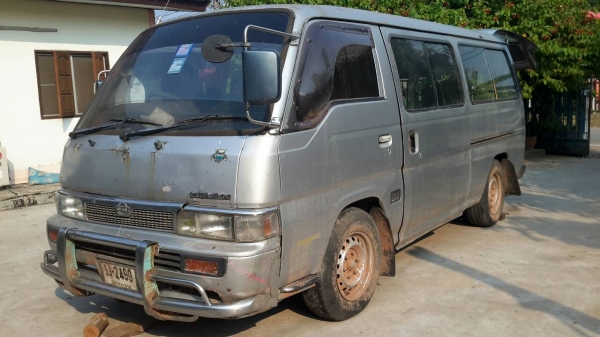 ขายรถตู้นิสสัน จดทะเบียนปี38 เครื่องไม่ติด ขายตามสภาพ