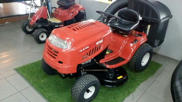 รถใหม่ รถตัดหญ้านั่งขับ 12.5 รงม้า