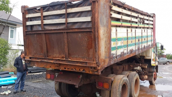 ขายสิบล้อ ISUZU DEGA 195 2 เพลาดั้ม เครื่องเกียร์ดี ยางพอใช้ เอกสารเล่มทะเบียนพร้อมโอน