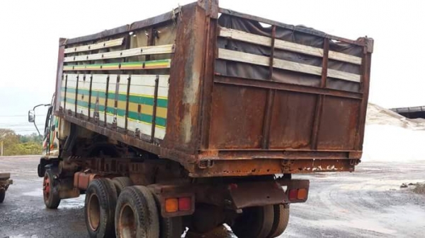 ขายสิบล้อ ISUZU DEGA 195 2 เพลาดั้ม เครื่องเกียร์ดี ยางพอใช้ เอกสารเล่มทะเบียนพร้อมโอน