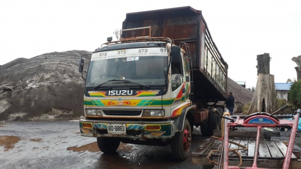 ขายสิบล้อ ISUZU DEGA 195 2 เพลาดั้ม เครื่องเกียร์ดี ยางพอใช้ เอกสารเล่มทะเบียนพร้อมโอน