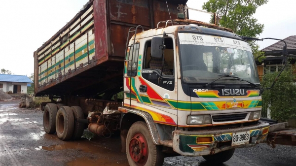 ขายสิบล้อ ISUZU DEGA 195 2 เพลาดั้ม เครื่องเกียร์ดี ยางพอใช้ เอกสารเล่มทะเบียนพร้อมโอน