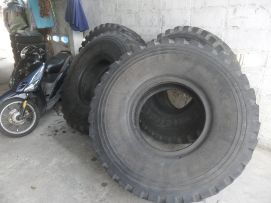 ยางเลเดียล 14.00-20 MICHELIN สวยๆ ราคา เส้นละ 2500 บาท