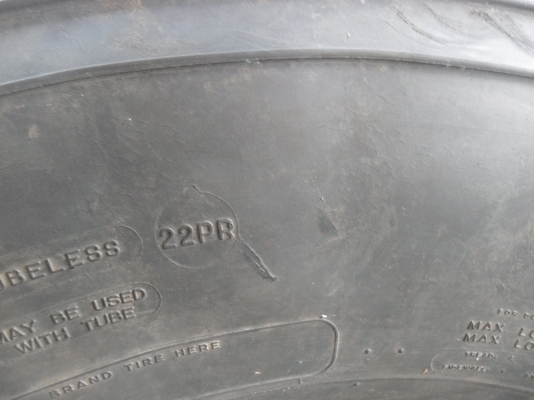 ยางเลเดียล 14.00-20 MICHELIN สวยๆ ราคา เส้นละ 2500 บาท