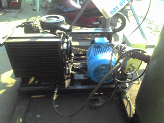 ปั๊มลมสกรู 15 แรงพร้อมถังเหมาะกับท่านที่ต้องการใช้ลมความจุเยอะๆสนใจสอบถามโทร 0985700161