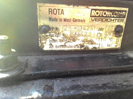 ปั๊มลมสกรู 15 แรงพร้อมถังเหมาะกับท่านที่ต้องการใช้ลมความจุเยอะๆสนใจสอบถามโทร 0985700161