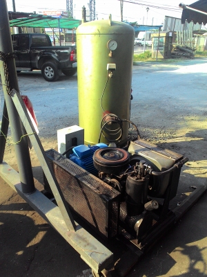 ปั๊มลมสกรู 15 แรงพร้อมถังเหมาะกับท่านที่ต้องการใช้ลมความจุเยอะๆสนใจสอบถามโทร 0985700161