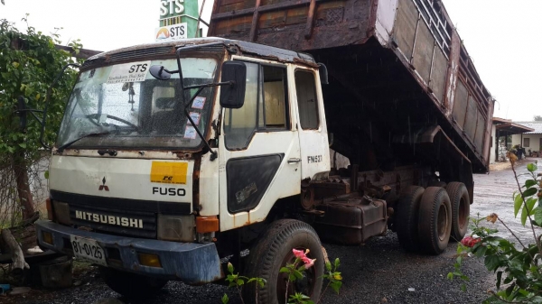 ขาย MITSUBISHI FN527 TD4XXX สภาพพร้อมใช้งาน เครื่องดี ยางพอใช้ ดั้มสองเพลา เอกสารพร้อมโอน