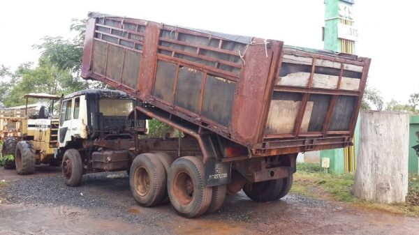 ขาย MITSUBISHI FN527 TD4XXX สภาพพร้อมใช้งาน เครื่องดี ยางพอใช้ ดั้มสองเพลา เอกสารพร้อมโอน