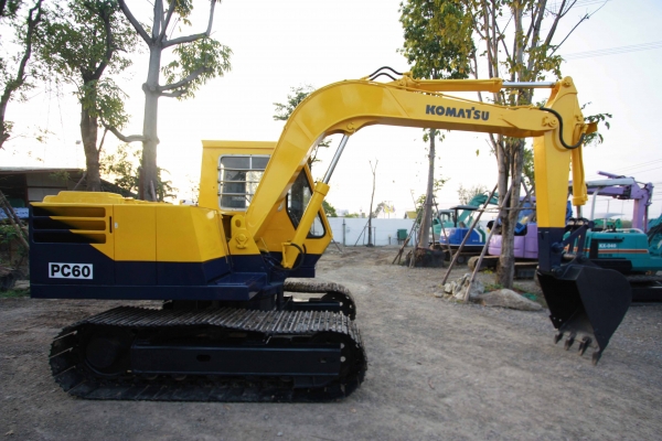 รถเเบคโฮ KOMATSU PC60-2 สภาพพร้อมใช้งาน นำเข้าจากญี่ปุ่น มี VDO ทดลองขับให้ดู ติดต่อ 086-775-7900, 086-324-1992