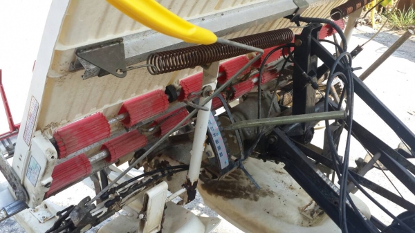 ขายรถดำนาสี่แถวเก่าญี่ปุ่นตามสภาพพร้อมใช้งานราคา35000บาทเครื่องเบนซินสี่จังหวะสี่แรง เฟื่องทดประหยัดนัำมัน พร้อมส่ง ขายรถดำนาสี่แถวเก่าญี่ปุ่นตามสภาพพร้อมใช้งานราคา35000บาทเครื่องเบนซินสี่จังหวะสี่แรง เฟื่องทดประหยัดนัำมัน พร้อมส่ง