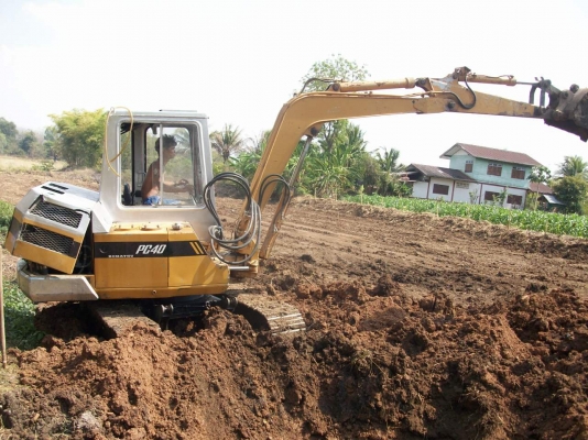 ขายแมกโฮ KOMATSU  PC 40 รุ่น 3 แอร์เย็น พร้อมใช้ พร้อมของแถม