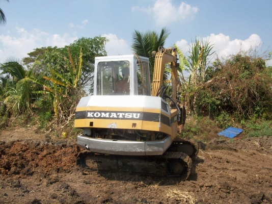 ขายแมกโฮ KOMATSU  PC 40 รุ่น 3 แอร์เย็น พร้อมใช้ พร้อมของแถม