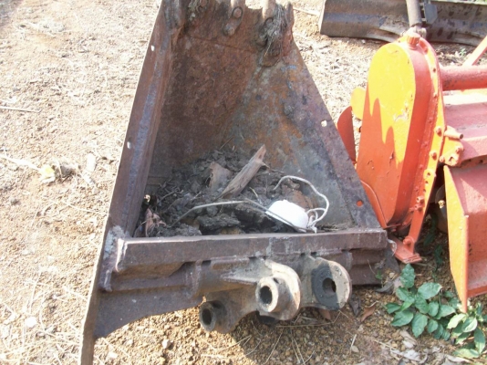 ขายแมกโฮ KOMATSU  PC 40 รุ่น 3 แอร์เย็น พร้อมใช้ พร้อมของแถม