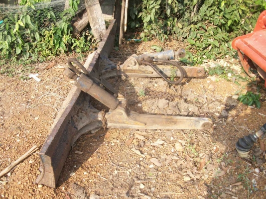 ขายแมกโฮ KOMATSU  PC 40 รุ่น 3 แอร์เย็น พร้อมใช้ พร้อมของแถม