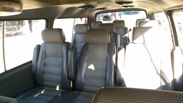 รถตู้นิสสัน URVAN