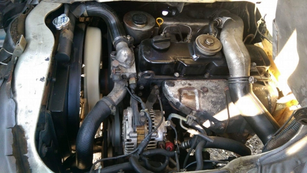 รถตู้นิสสัน URVAN