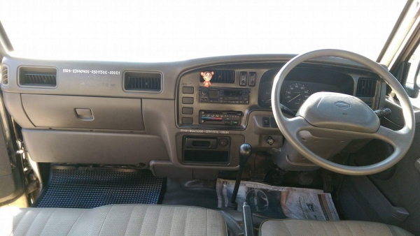 รถตู้นิสสัน URVAN