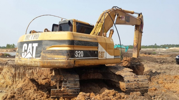 ขายด่วน CAT 320V2 สภาพพร้อมลุยงาน เครื่องปั้มดี ช่วงล่างสวย ใบแทร็กไม่ครบ เอวแน่นไฟฟ้าขาดมอเตอร์คันเร่ง เอกสารเล่มทะเบียนพร้อมโอน ภาษีเต็ม