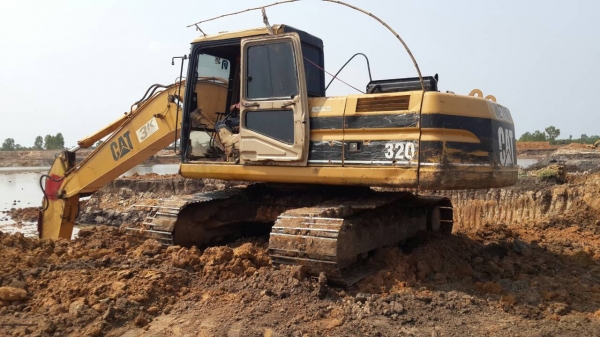ขายด่วน CAT 320V2 สภาพพร้อมลุยงาน เครื่องปั้มดี ช่วงล่างสวย ใบแทร็กไม่ครบ เอวแน่นไฟฟ้าขาดมอเตอร์คันเร่ง เอกสารเล่มทะเบียนพร้อมโอน ภาษีเต็ม