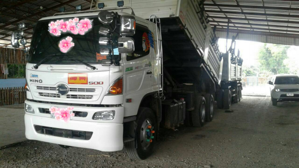 ขายรถบรรทุก 22 พ่วงแม่ลูกดัมพ์สามมิตร HINO MEGA 344 แรงม้าปี 2557 ลูกพ่วง 3 เพลา ไมล์ 100000 กม.ราคา 2850000
