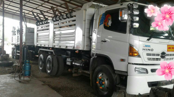 ขายรถบรรทุก 22 พ่วงแม่ลูกดัมพ์สามมิตร HINO MEGA 344 แรงม้าปี 2557 ลูกพ่วง 3 เพลา ไมล์ 100000 กม.ราคา 2850000