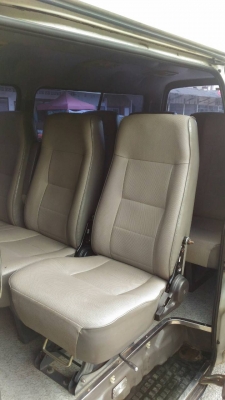 รถตู้ Nissan Urvan