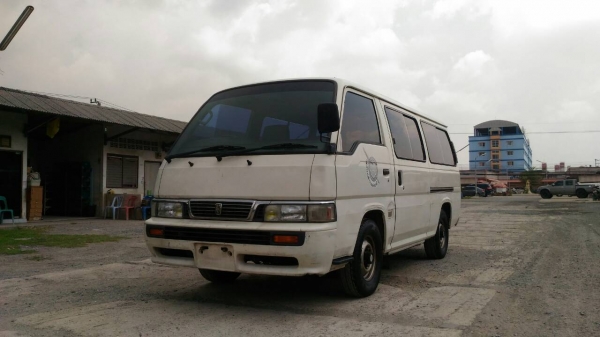 รถตู้ Nissan Urvan
