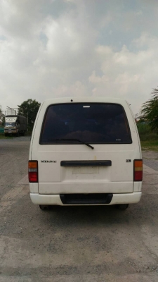รถตู้ Nissan Urvan