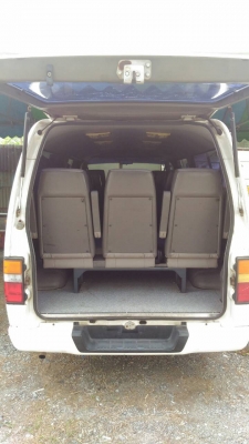 รถตู้ Nissan Urvan