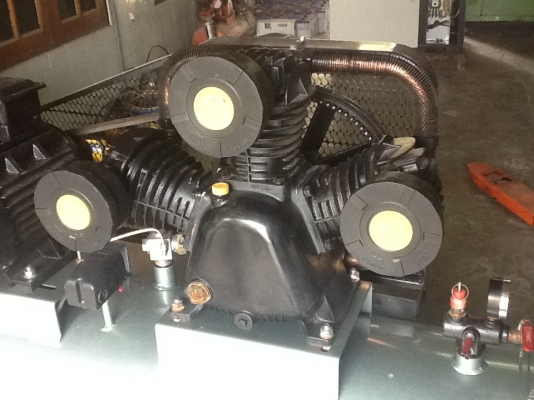 หัวปั๊มลม10แรงม้า สามสูบ สภาพใหม่แกะกล่อง 083 3554933