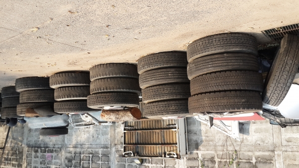 ขายยางรถสิบล้อมีทั่งหมด29เส้น