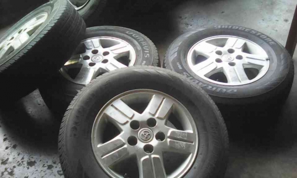 แม๊ก ขอบ 15 ขนาด 5 รู วีโก้ ยาง 215/70R15 BRIDGESTONE DURAVIS R611 ชุด 4 ล้อ tel.081-427-3941 ไอดีไลน์ autobot107