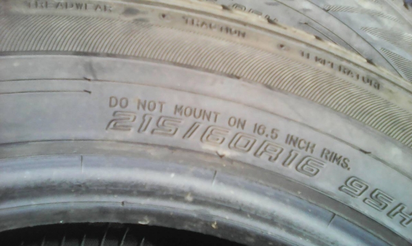 215/60R16 DUNLOP SP SPORT LM704 ปี14 มี 3 เส้น tel.081-427-3941 ไิอดีไลน์ autobot107 215/60R16 DUNLOP SP SPORT LM704 ปี14 มี 3 เส้น tel.081-427-3941 ไิอดีไลน์ autobot107