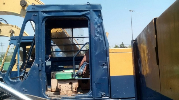 ขายรถแบคโฮ KOMATSU PC100-2 ราคา 350000