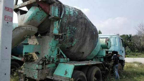 ขายรถ10ล้อ2เพลา โม่ปูน ร็อกกี้260แรง ขายตามสภาพ ติดเครื่องวิ่งเดินทางได้ เอกสารพร้อมโอน สนใจโทร 090-8588220คุณนะ 093-3258446คุณบิว หรือเข้าดูสินค้าอื่นๆได้ที่ www.truck.in.th/498 หรือเพจFacebook ณรงค์ ซื้อขายรถมือสอง (เว็บไซต์ส่วนตัว) หรือFacebook คุณนะ ร