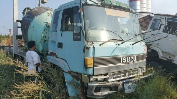 ขายรถ10ล้อ2เพลา โม่ปูน ร็อกกี้260แรง ขายตามสภาพ ติดเครื่องวิ่งเดินทางได้ เอกสารพร้อมโอน สนใจโทร 090-8588220คุณนะ 093-3258446คุณบิว หรือเข้าดูสินค้าอื่นๆได้ที่ www.truck.in.th/498 หรือเพจFacebook ณรงค์ ซื้อขายรถมือสอง (เว็บไซต์ส่วนตัว) หรือFacebook คุณนะ ร