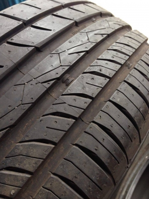 ยาง Continental 225-55-17 ปี 16 ถอดป้ายแดง ครบชุด 4 เส้น 7500 ยางสวยตุ่มหน้ายางยังอยู่สวยๆไม่มีปะ ไม่บวมดอกเต็มๆยางเหลือเยอะวิ่งใด้อีกนานค่ะ