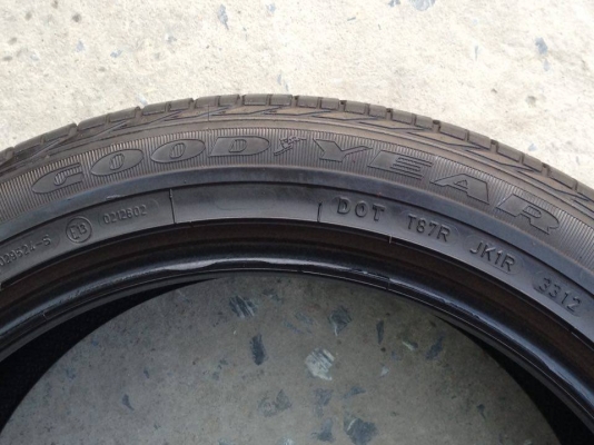 ยาง GOOD YEAR 225-45-17 ปี 12 2 เส้น 1800 ไม่ควรพลาด สภาพสวยๆไม่มีปะไม่บวมดอกยางเหลือเยอะเอาไปวิ่งกันใด้อีกยาวค่ะ